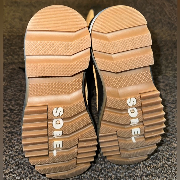 New Tan Sorel boots - Picture 3 of 5